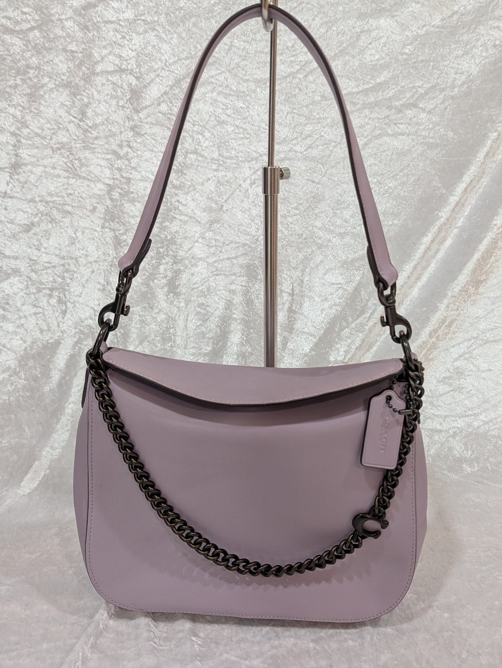 Coach Signature Chain Hobo Lavender With Magnetic Top Closure